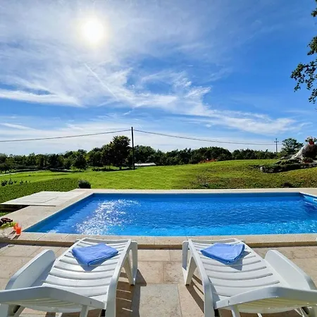 Villa Paradiso With Private Pool Near Pula Orbanići
